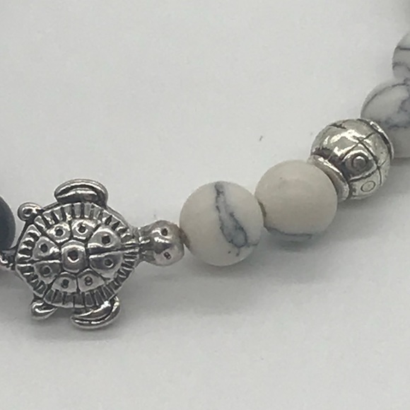 🐢 Natural Stone Turtle Bracelet 🌴 - Picture 5 of 6